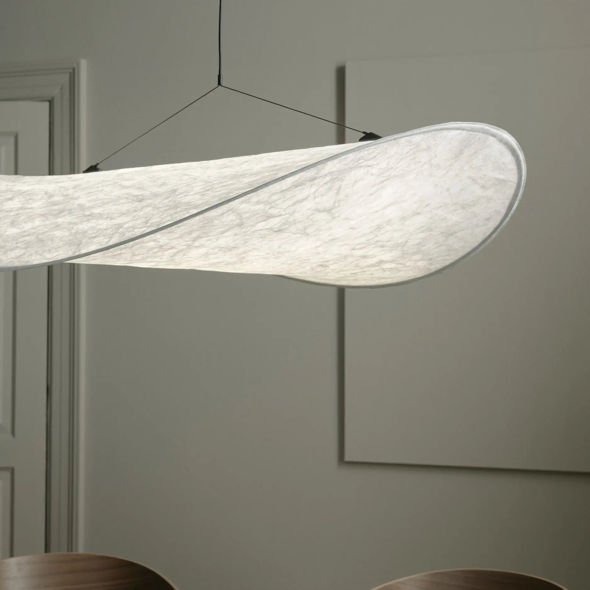 Solis | Suspension Design Nuage en Soie LED avec Hauteur Ajustable