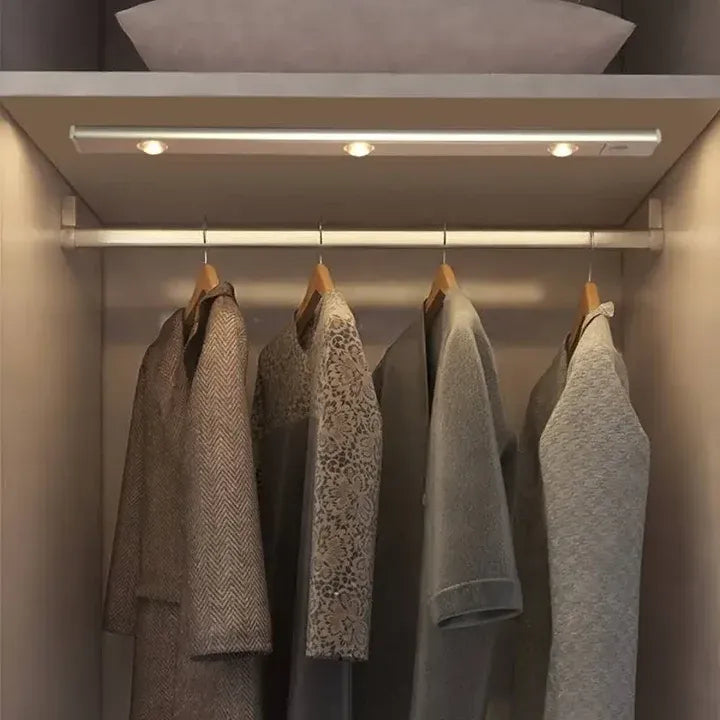 Aria | Réglette LED Sans Fil Aluminium à Détecteur de Mouvement Rechargeable USB-C