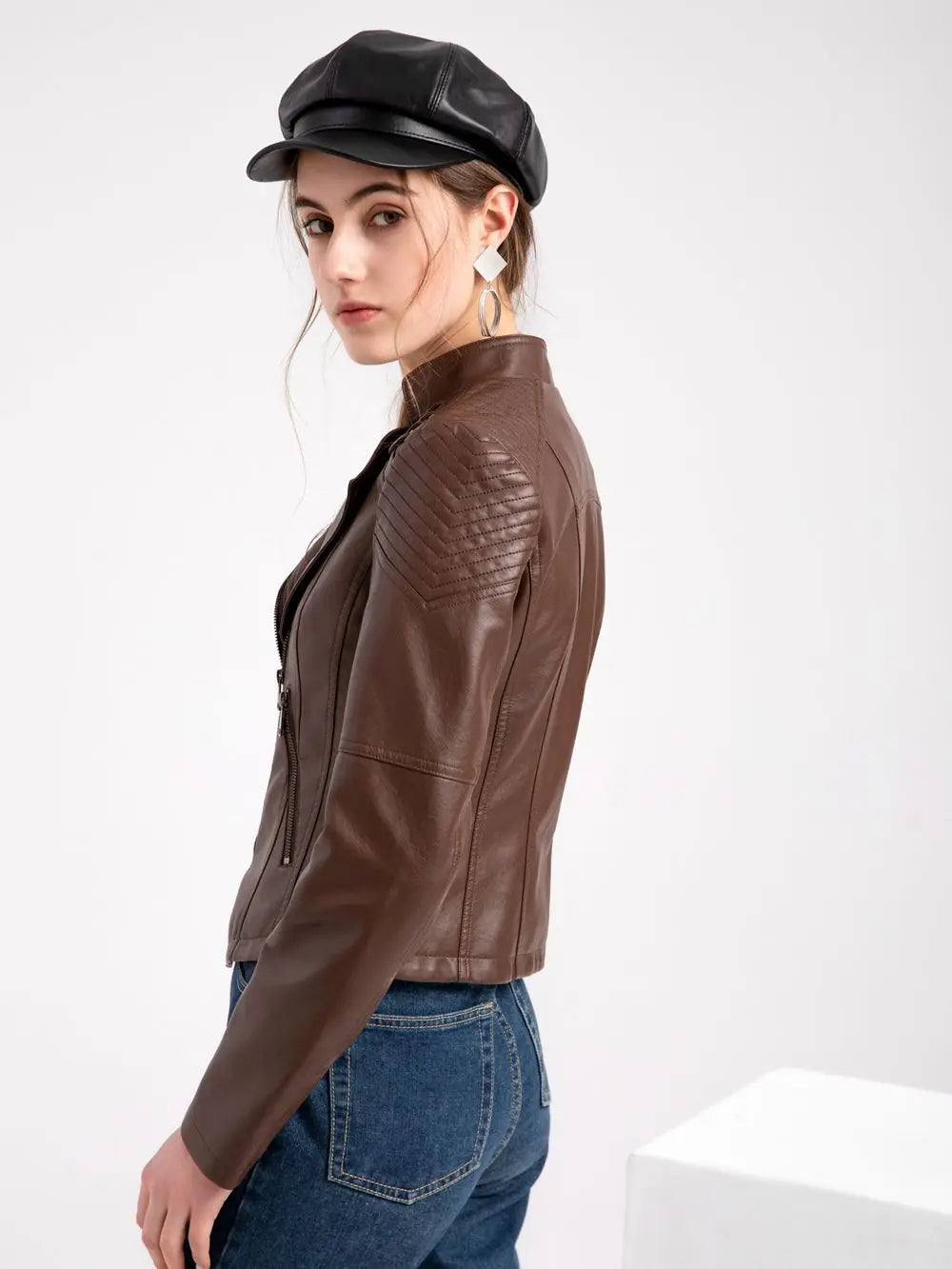 VICTORIA | Veste en Similicuir avec Design Zippé et Détails Tressés